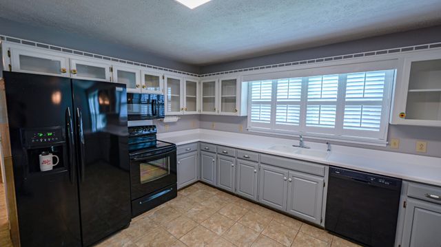 131 Stonehouse Dr, Gallatin, TN 37066