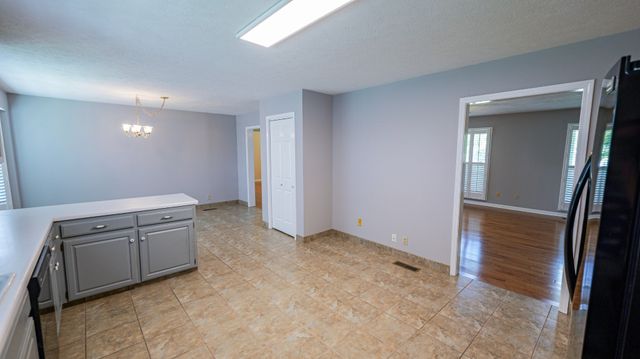 131 Stonehouse Dr, Gallatin, TN 37066