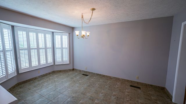 131 Stonehouse Dr, Gallatin, TN 37066