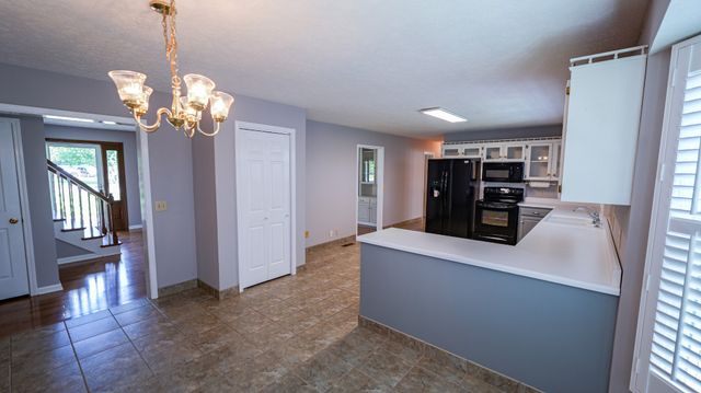 131 Stonehouse Dr, Gallatin, TN 37066