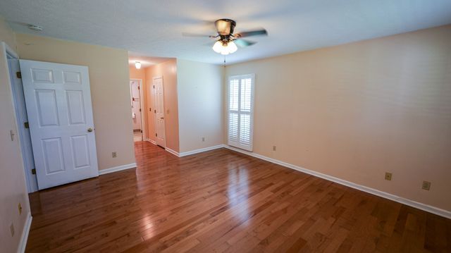 131 Stonehouse Dr, Gallatin, TN 37066