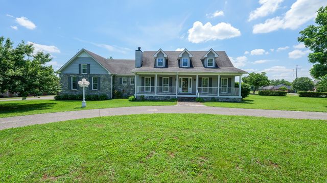 131 Stonehouse Dr, Gallatin, TN 37066