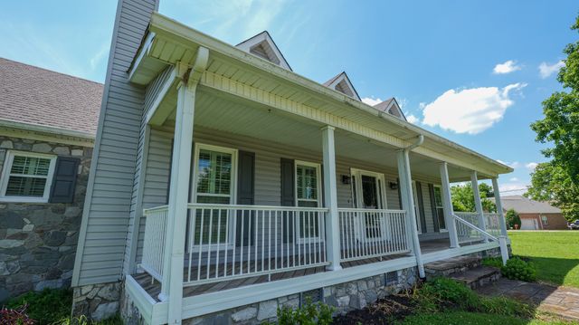 131 Stonehouse Dr, Gallatin, TN 37066