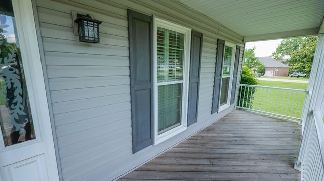 131 Stonehouse Dr, Gallatin, TN 37066
