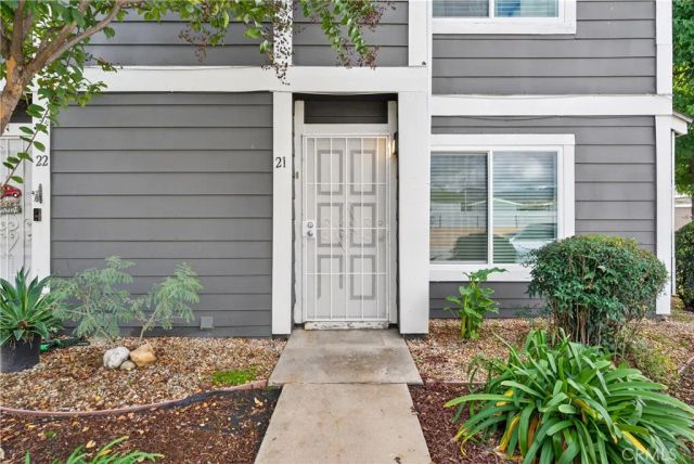 824 N Pasadena, Azusa, CA 91702