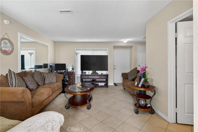 824 N Pasadena, Azusa, CA 91702