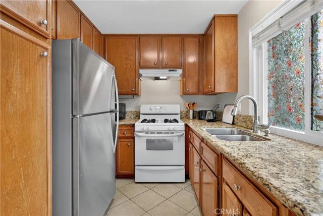 824 N Pasadena, Azusa, CA 91702