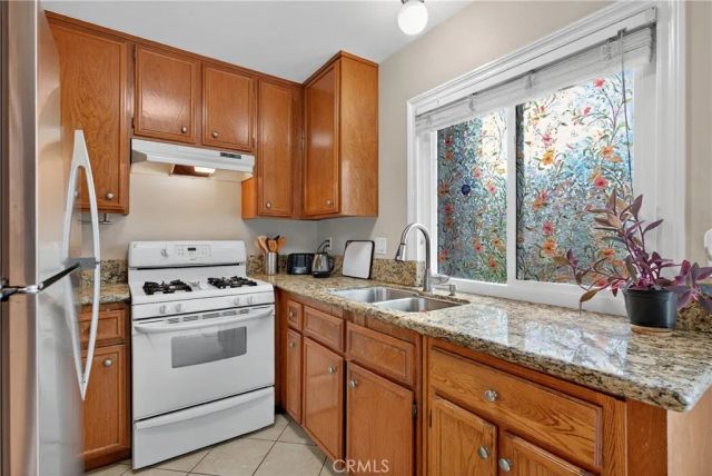 824 N Pasadena, Azusa, CA 91702