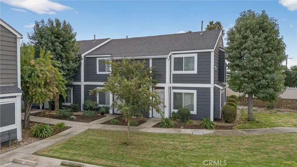 824 N Pasadena, Azusa, CA 91702