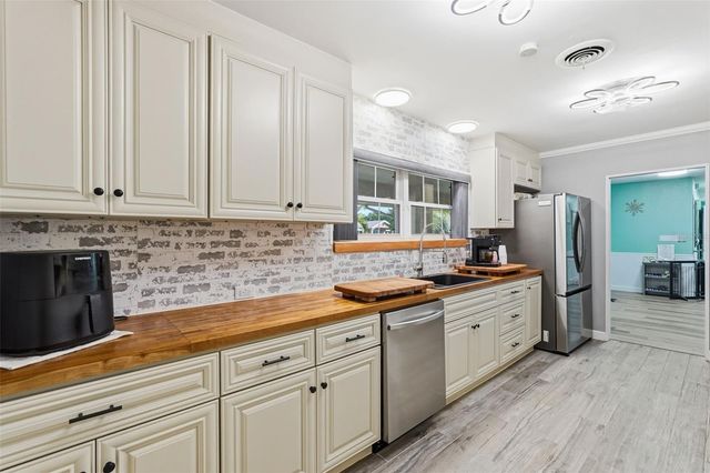 3944 49TH AVENUE S, St Petersburg, FL 33711