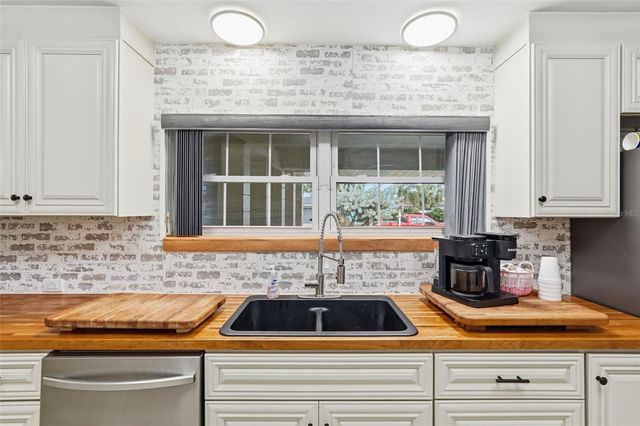 3944 49TH AVENUE S, St Petersburg, FL 33711