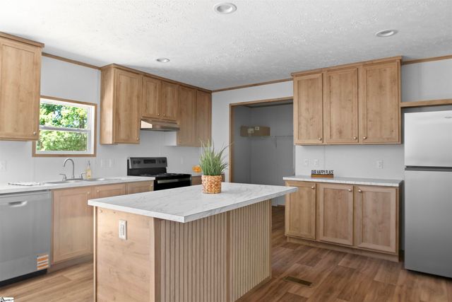 242 Black Bottom Road, Liberty, SC 29657
