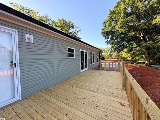 242 Black Bottom Road, Liberty, SC 29657