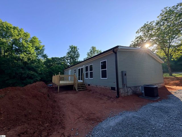 242 Black Bottom Road, Liberty, SC 29657