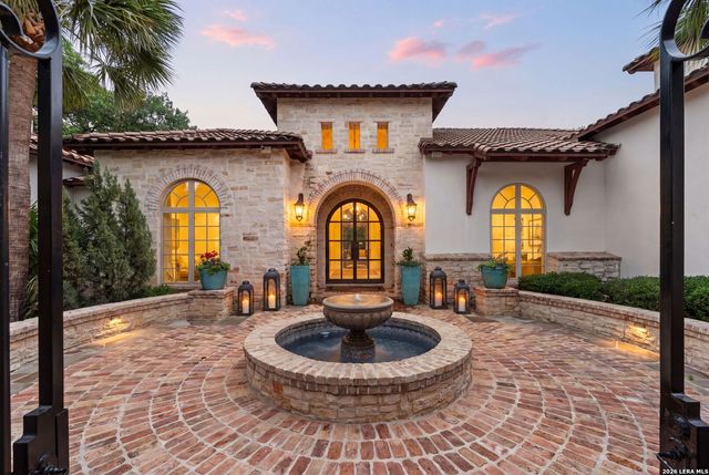 112 Tuscany Way, Shavano Park, TX 78249