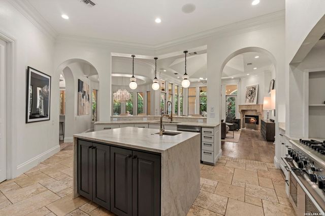 112 Tuscany Way, Shavano Park, TX 78249