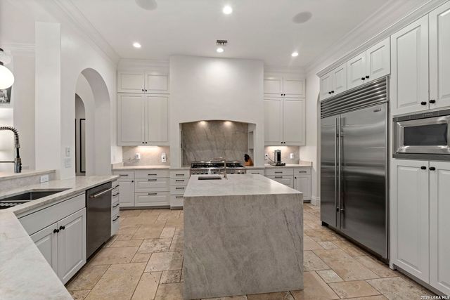 112 Tuscany Way, Shavano Park, TX 78249