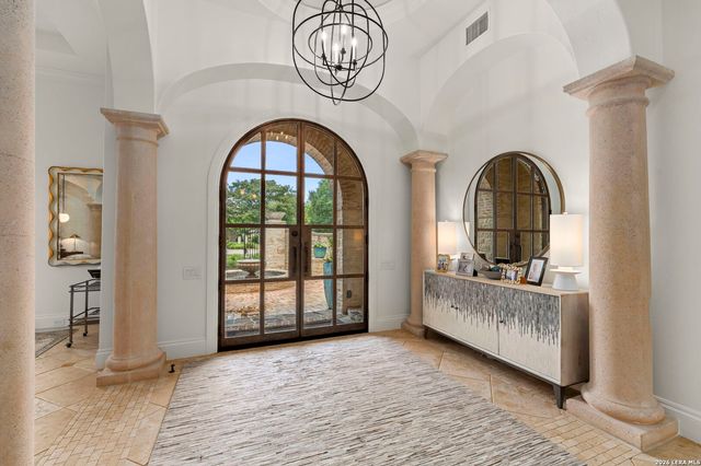 112 Tuscany Way, Shavano Park, TX 78249