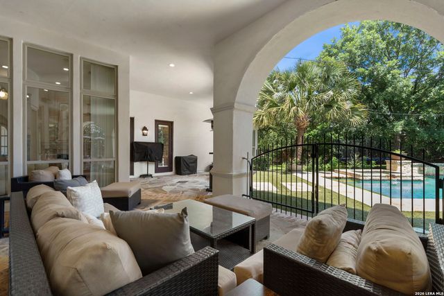 112 Tuscany Way, Shavano Park, TX 78249