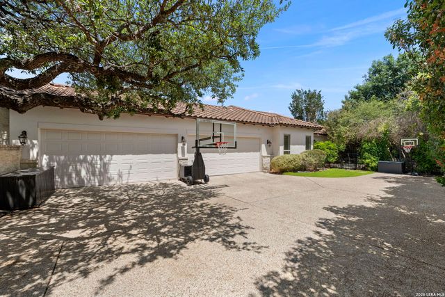 112 Tuscany Way, Shavano Park, TX 78249