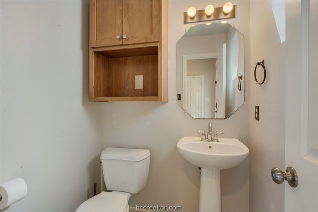 15203 Faircrest Drive, College Station, TX 77845