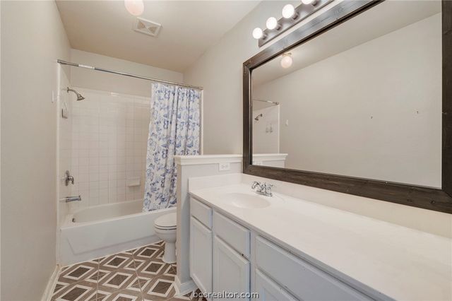 15203 Faircrest Drive, College Station, TX 77845