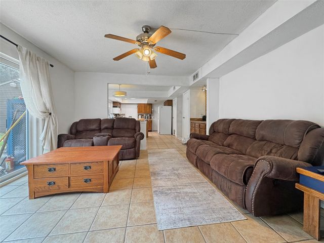 6217 Barcelona Drive, Arlington, TX 76016