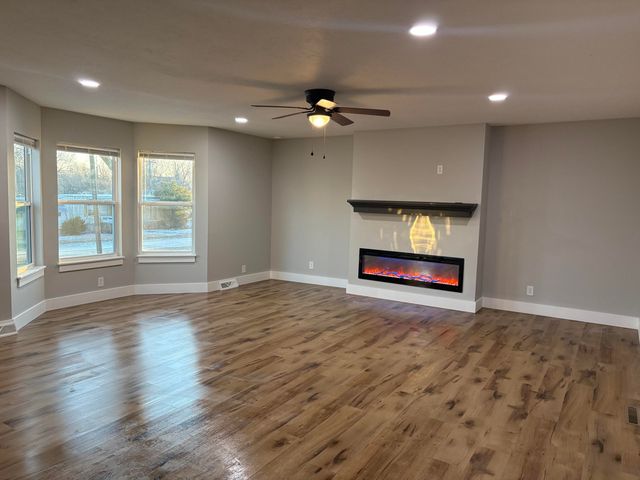 1161 E Elm Street Elm, Morrisville, MO 65710