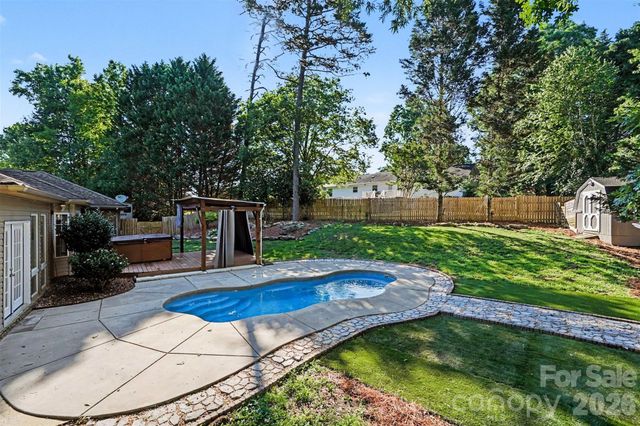 6826 Teal Drive, Denver, NC 28037