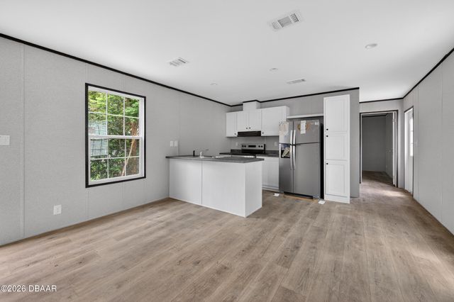 214 W Carroll Avenue, Deland, FL 32720