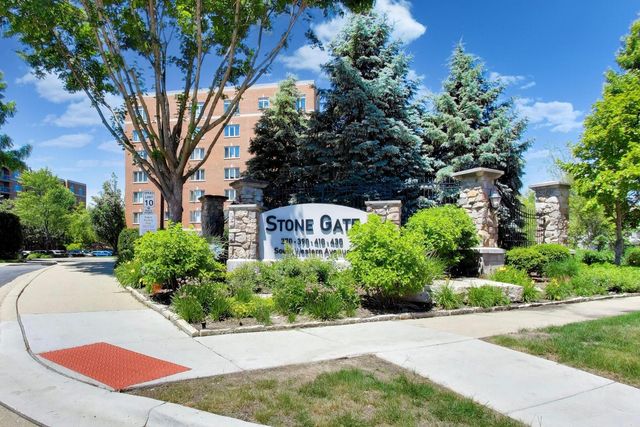 390 S Western Avenue 201, Des Plaines, IL 60016