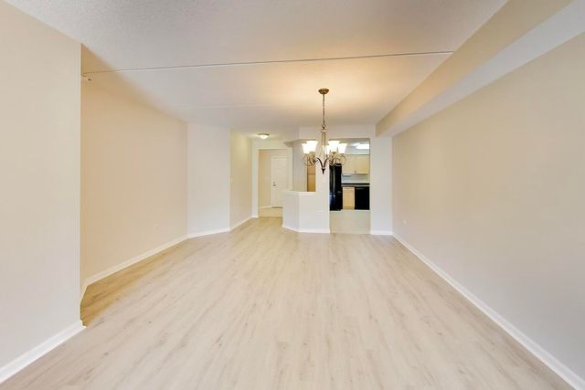 390 S Western Avenue 201, Des Plaines, IL 60016