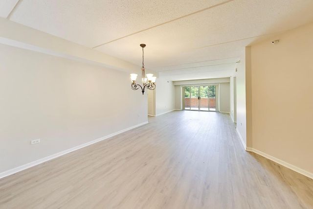 390 S Western Avenue 201, Des Plaines, IL 60016