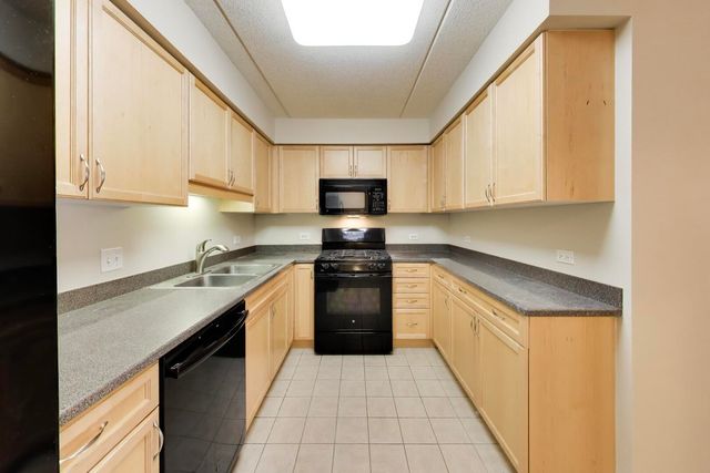 390 S Western Avenue 201, Des Plaines, IL 60016