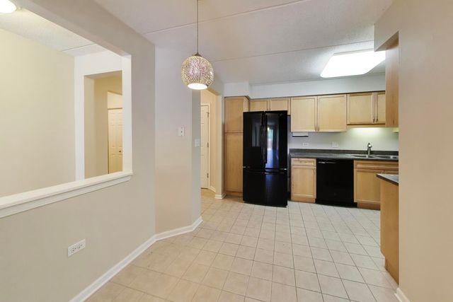 390 S Western Avenue 201, Des Plaines, IL 60016