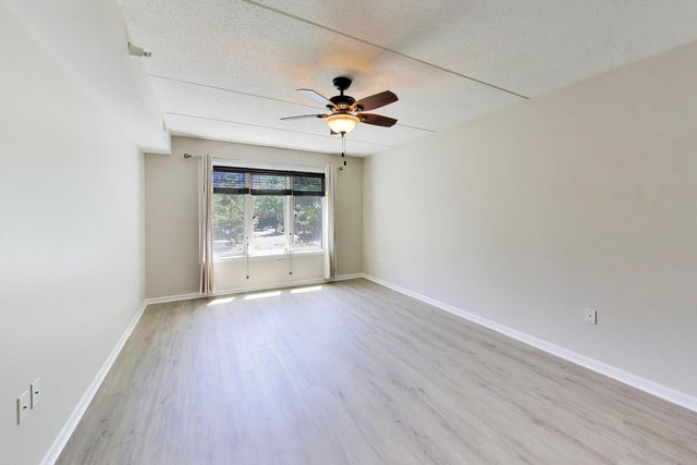 390 S Western Avenue 201, Des Plaines, IL 60016