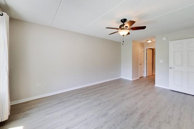 390 S Western Avenue 201, Des Plaines, IL 60016