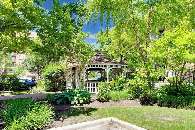 390 S Western Avenue 201, Des Plaines, IL 60016