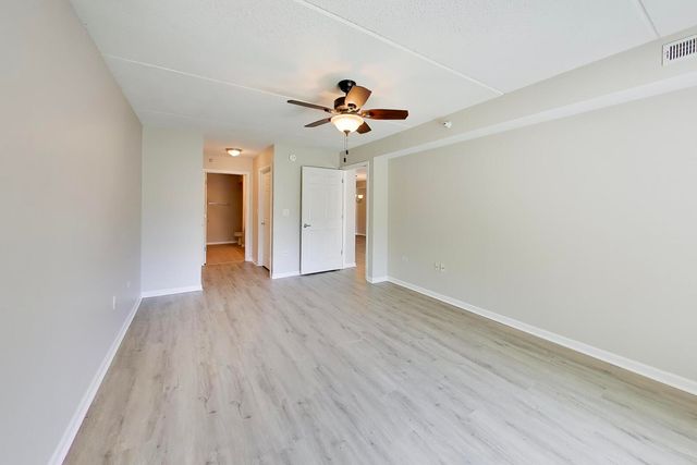 390 S Western Avenue 201, Des Plaines, IL 60016