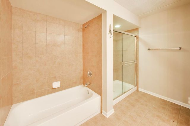 390 S Western Avenue 201, Des Plaines, IL 60016