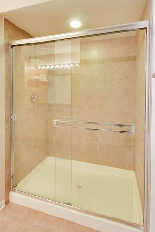 390 S Western Avenue 201, Des Plaines, IL 60016