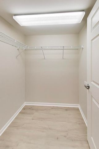 390 S Western Avenue 201, Des Plaines, IL 60016