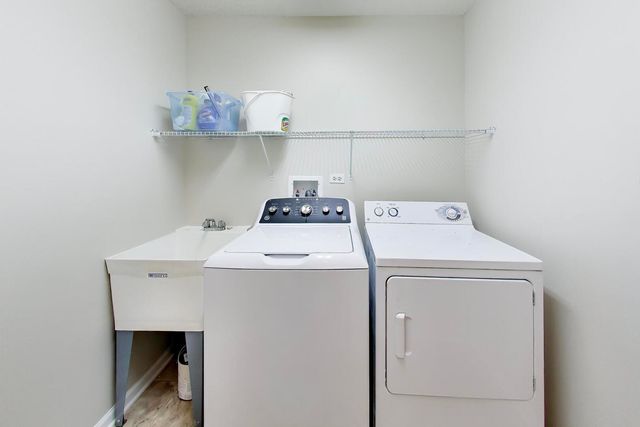 390 S Western Avenue 201, Des Plaines, IL 60016