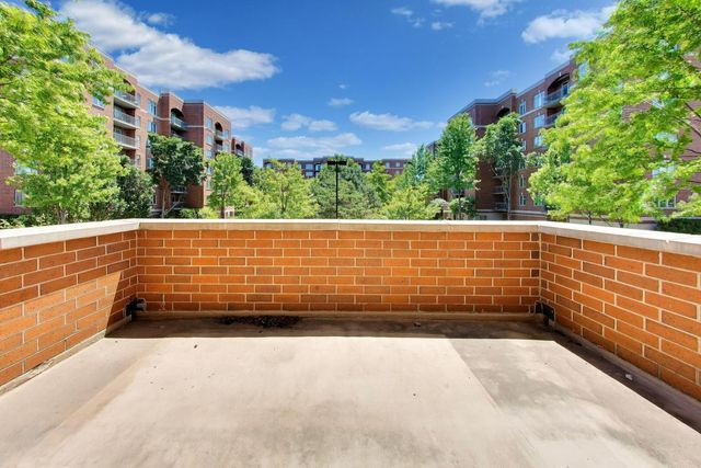 390 S Western Avenue 201, Des Plaines, IL 60016