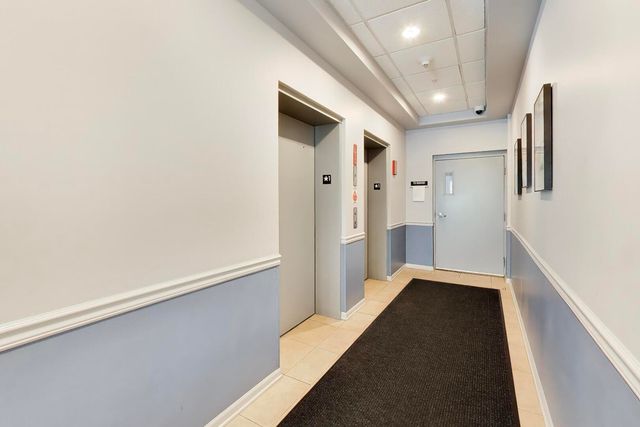 390 S Western Avenue 201, Des Plaines, IL 60016
