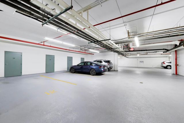 390 S Western Avenue 201, Des Plaines, IL 60016