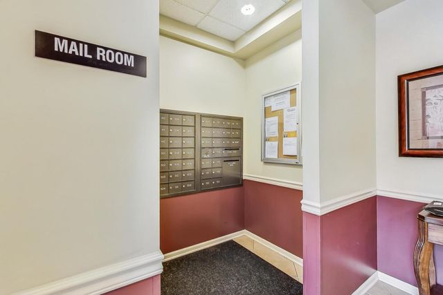 390 S Western Avenue 201, Des Plaines, IL 60016