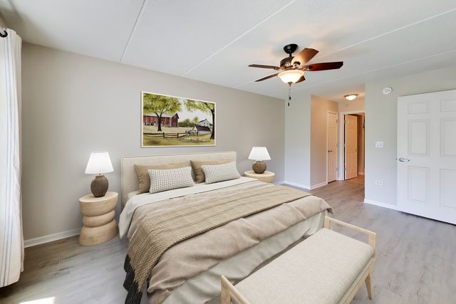 390 S Western Avenue 201, Des Plaines, IL 60016