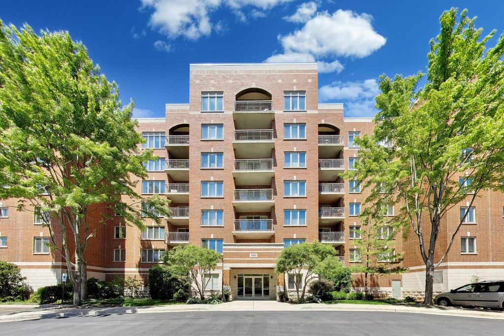 390 S Western Avenue 201, Des Plaines, IL 60016