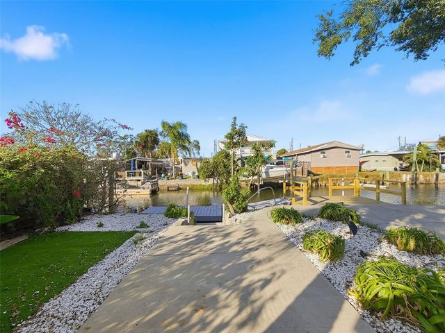 6827 SANDERLING LANE, Hudson, FL 34667